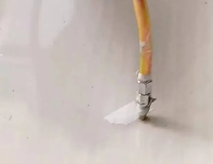 琼山瓷砖空鼓维修公司专业解答在瓷砖铺贴过程中，如果使用的砂料过粗（如全部使用了粗砂），可能会导致以下问题